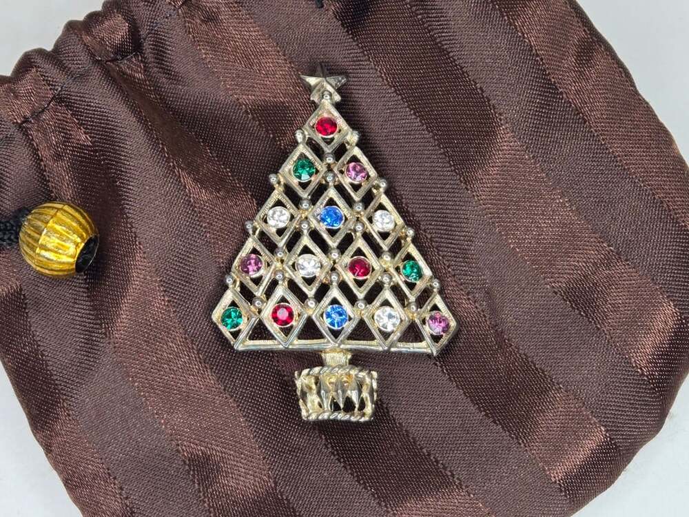 Vintage Christmas Ice Rhinestones Christmas Tree Brooch Unbranded
